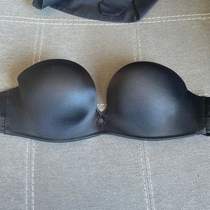 Victoria’s Secret strapless bra